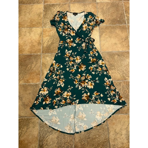 Fortune + Ivy Dresses & Skirts - Fortune Ivy Green Floral High Low Wrap Dress Short Sleeve V-Neck Medium